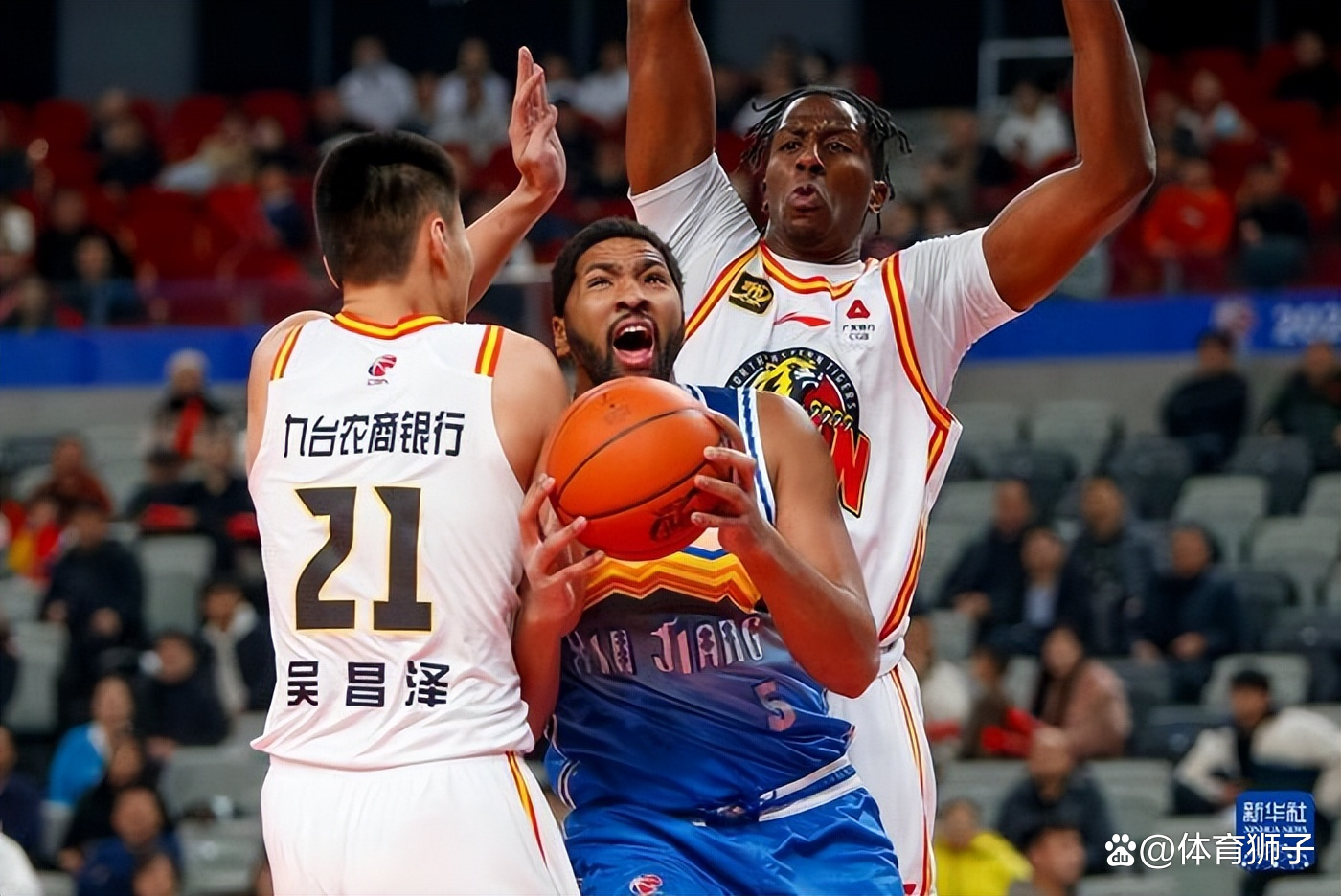 MK官网入口 -8月14日晚的中美职业篮球挑战赛打架视频